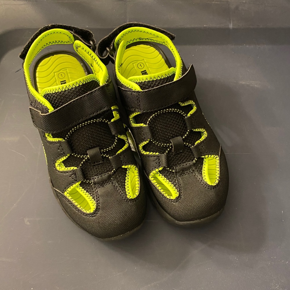 Kids sandals